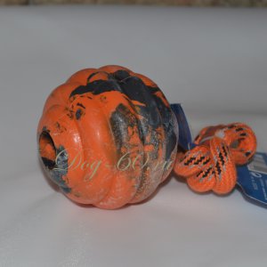 Черно-оранжевый мяч